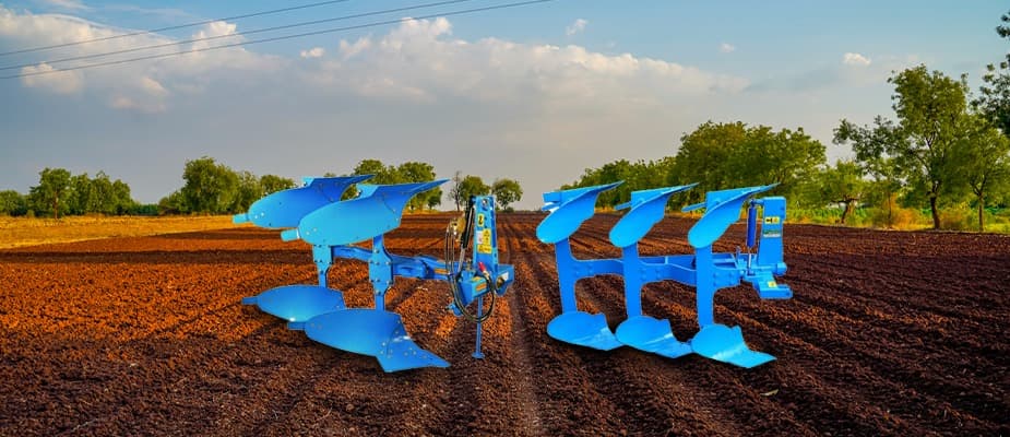 Hydraulic vs. Reversible Ploughs